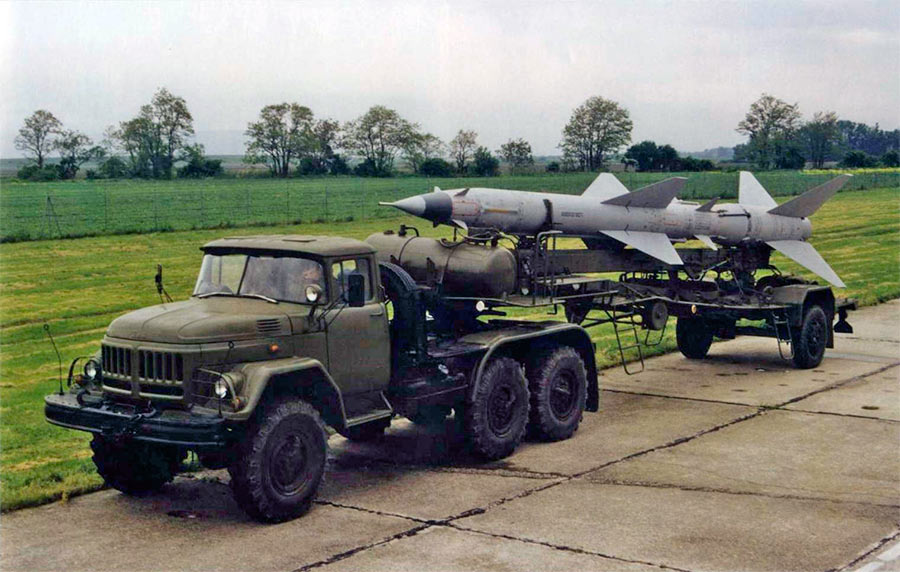 Ракета В-750В на транспортной машине
